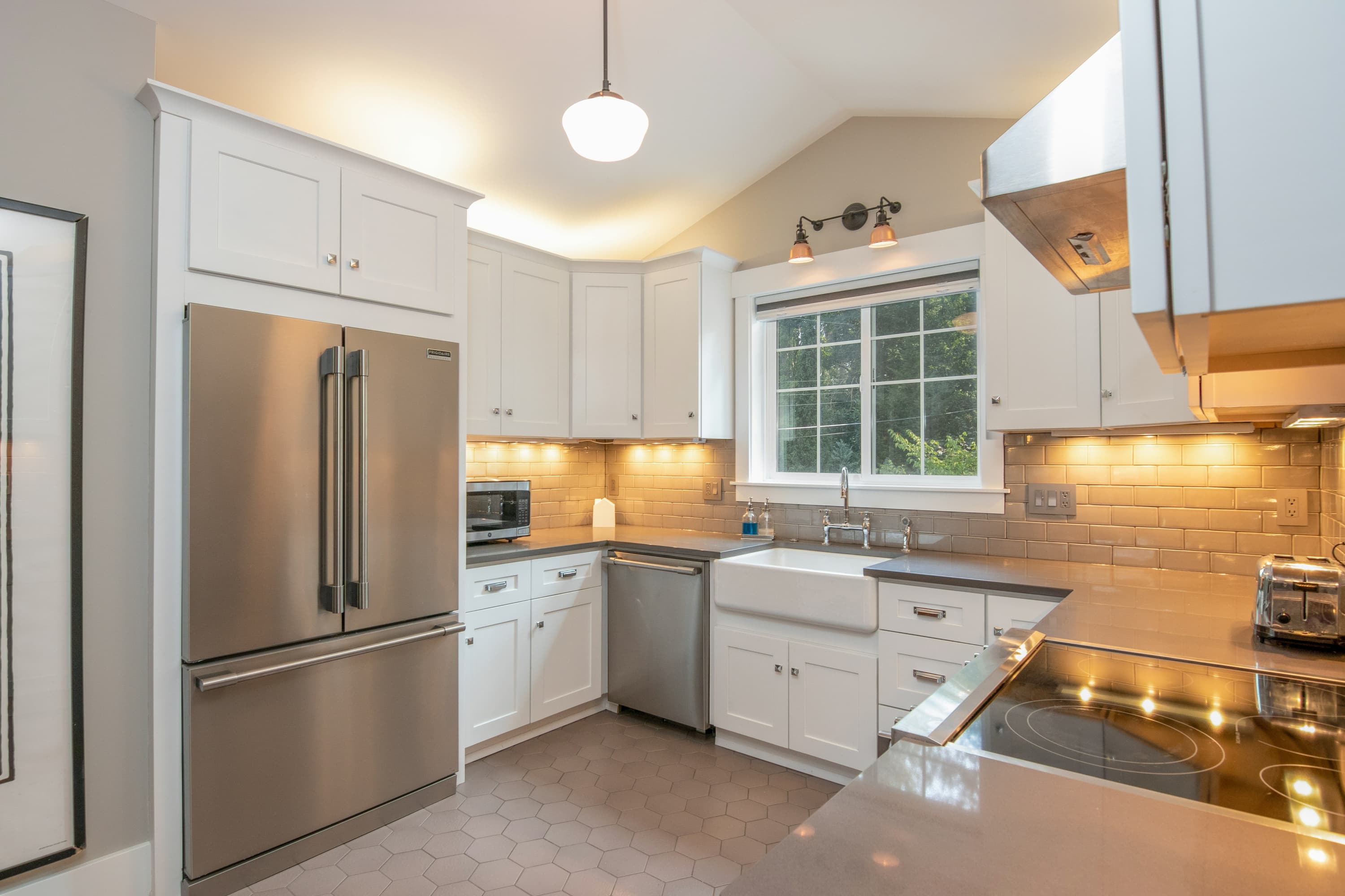 A finished kitchen after an appliance delivery